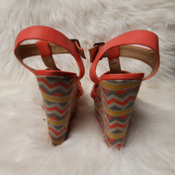 Guess platform sandal - Picture 2 of 5